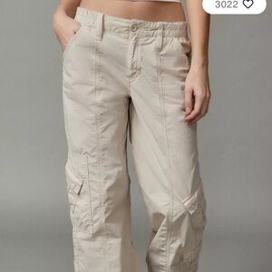 urban outfitters big cream cargo pants barely worn like new. tag ripped off